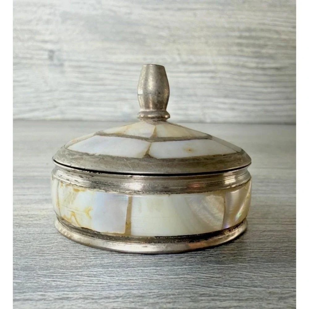 Vintage Mother Of Pearl Trinket Jewelry Ring Box With Lid Round Silver MOP
